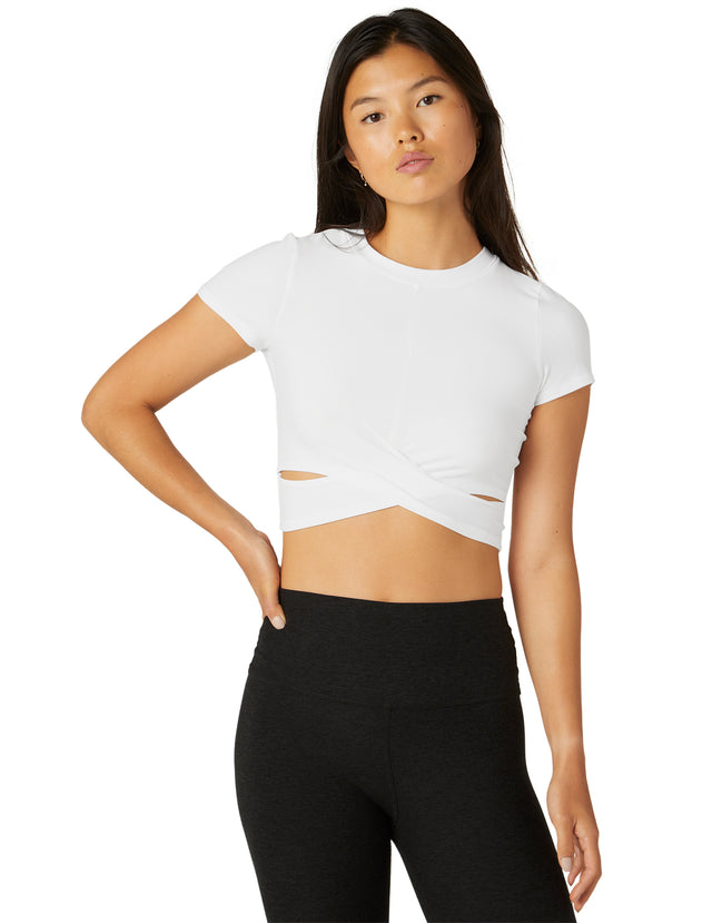 BEYOND YOGA FEATHERWEIGHT UNDER OVER CROPPED TEE