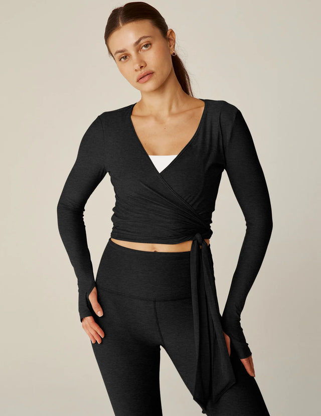 BEYOND YOGA FEATHERWEIGHT WAIST NO TIME WRAP TOP